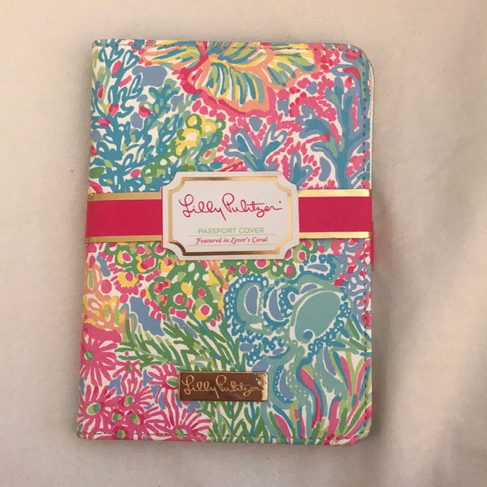 Lilly Pulitzer passport cover- Lovers Coral